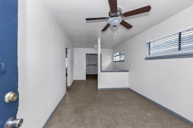 4203 Hirsch Rd unit 2, Houston, TX 77026 - photo 2