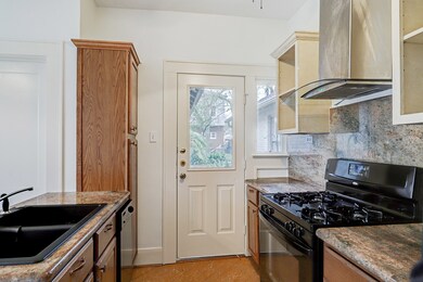 1645 Hawthorne St, Houston, TX 77006 - photo 5