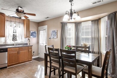 Eat-in Kitchen