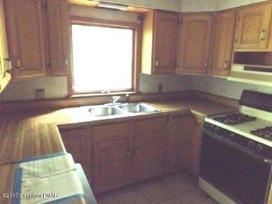 321 Lizzie Ln, Cresco, PA 18326 - photo 7