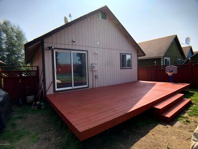 Huge BBQ Back Deck