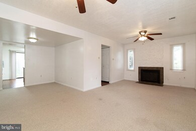 2561 Fox Ridge Ct, Woodbridge, VA 22192 - photo 7