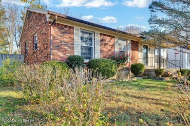 8908 Lantana Dr, Louisville, KY 40229 - photo 2