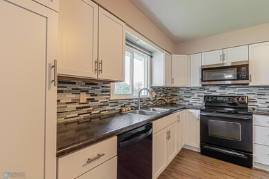 213 Forest Ave N, Fargo, ND 58102 - photo 7