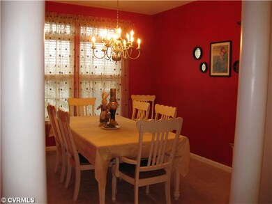 Dining Room - Lovely space to enjoy a meal with fa