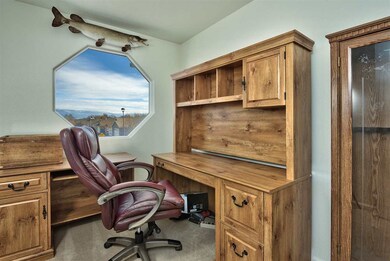 No need to sacrifice a bedroom for an office in th