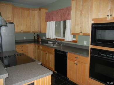 2103 W Greenleaf St, Allentown, PA 18104 - photo 2