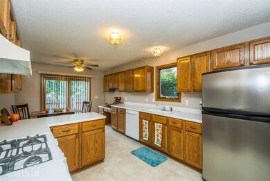 3016 Deerpath Ct, Des Moines, IA 50320 - photo 7