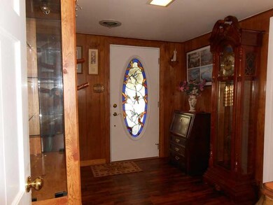 Entry/Foyer.