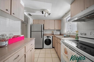 2113 Canal Dr unit B2, Bradenton, FL 34207 - photo 7