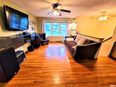 4725 N Harrison St, Davenport, IA 52806 - photo 7