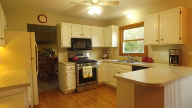 426 Churchill Ct, Batavia, IL 60510 - photo 7