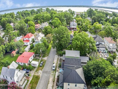 511 Blades Ave, New Bern, NC 28560 - photo 2