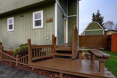 Large welcoming front deck