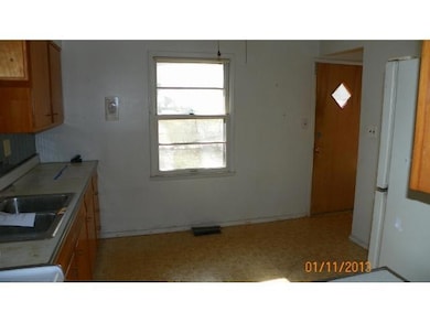 2213 Ashley Dr, Columbus, OH 43224 - photo 4