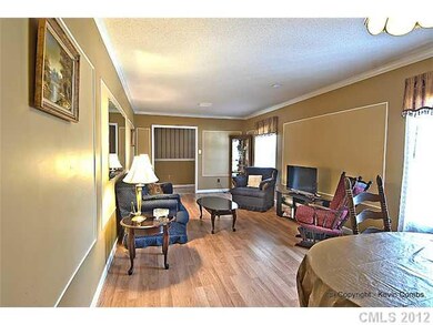 611 Berkshire Dr, Statesville, NC 28677 - photo 4