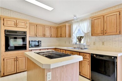 105 Hyde Park Cir, Davenport, FL 33897 - photo 6