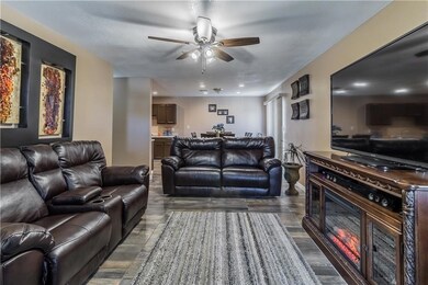 693 Desert Sage Dr, Horizon City, TX 79928 - photo 3