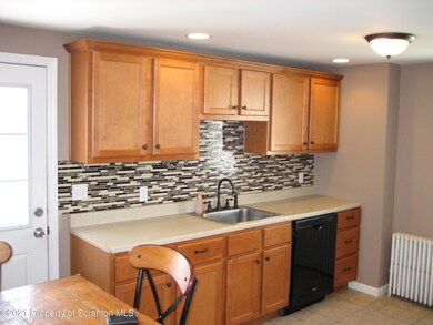 451 Hickory St, Peckville, PA 18452 - photo 3