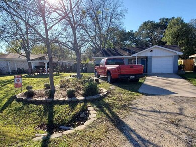 1211 W Snyder St, Alvin, TX 77511 - photo 2