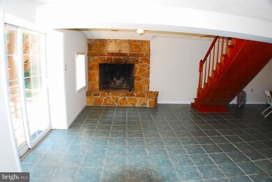 949 Puffenburger Ln, Hedgesville, WV 25427 - photo 5