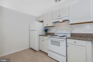 9411 Chadburn Place, Montgomery Village, MD 20886 - photo 3