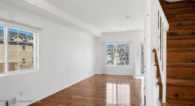 10 Noah Ct, Staten Island, NY 10303 - photo 7