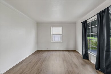 5206 Henry St, Maple Heights, OH 44137 - photo 4