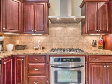 Kitchen. Dual Ovens & 5 Burner Gas Cooktop
