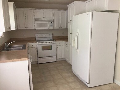 Kitchen w/all Appl.