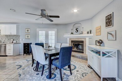 Cozy Dining room w/fireplace