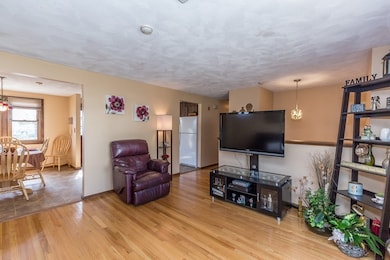 21 Meadowvale Rd, Burlington, MA 01803 - photo 6