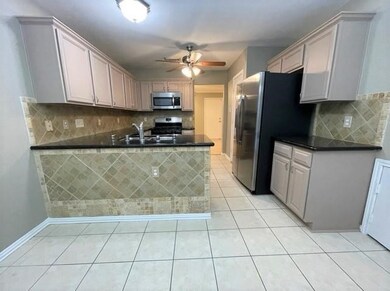 9559 Carmalee St, Houston, TX 77075 - photo 4