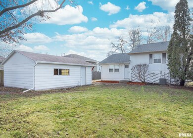 1804 W 54th St, Davenport, IA 52806 - photo 3
