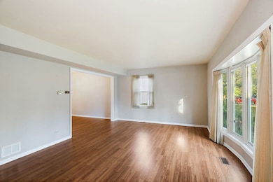 1088 Pear Tree Ln, Wheeling, IL 60090 - photo 6