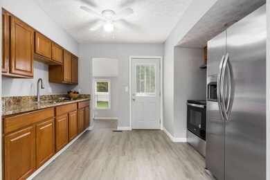 Stainless Fridge w/Ice & Water Dispensor