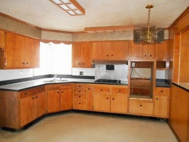 263-392975 Kitchen