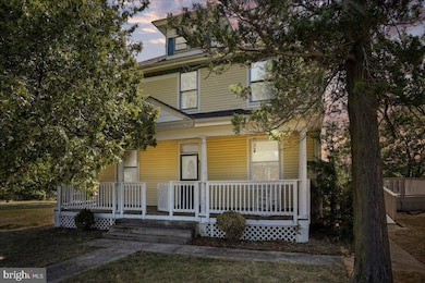 1048 Fairview Dr, Berkeley Springs, WV 25411 - photo 2