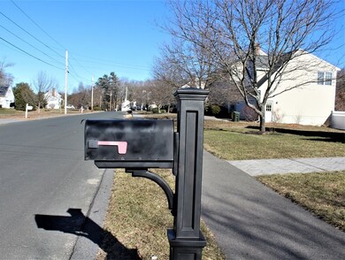 32 Deer Run Rd, Bellingham, MA 02019 - photo 2