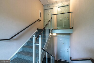 1125 Huntmaster Terrace NE unit 301, Leesburg, VA 20176 - photo 5