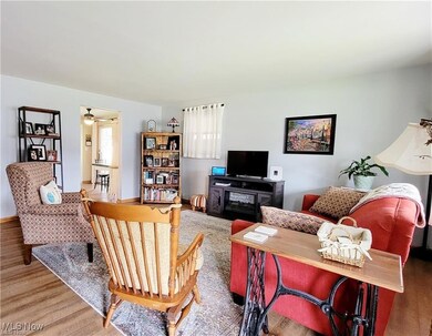 118 E 6th St, Williamstown, WV 26187 - photo 5