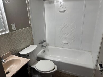 7490 Naples Dr, Hazelwood, MO 63042 - photo 6