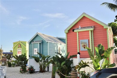 You are just 5 min away from charming Matlacha for lunch on the waterfront, nightlife and weekend fun.