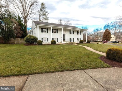 829 Emerald Dr, Alexandria, VA 22308 - photo 2