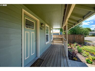 930 N Kutch St, Carlton, OR 97111 - photo 4