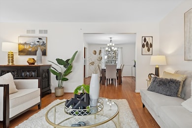 312 Leeds Ct, Naperville, IL 60565 - photo 7