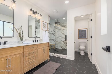 Gorgeous bathroom!