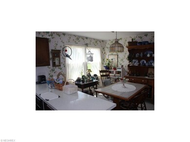 Spacious eat in kitchen*