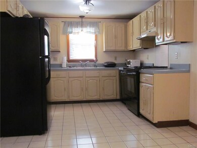 Another picture of Eat-in Kitchen