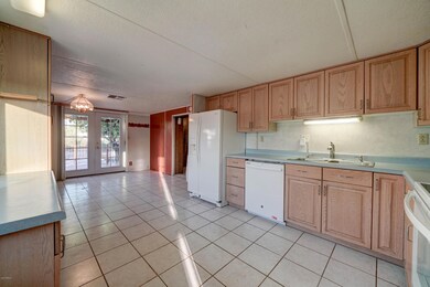 4936 E 26th Ave-23
